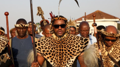 Kral, sarayını eleştiren profesörü tehdit etti: Bana karşı çıkan dayağı yer