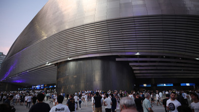 Real Madrid'den skandal hareket: Filistin bayrağını stada sokmayıp çöpe attılar!