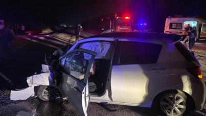 Minibüs ve otomobil kafa kafaya çarpıştı: 9 yaralı