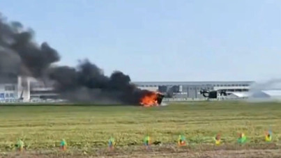 Uçan arabalar çarpıştı: Bir pilot yaralandı