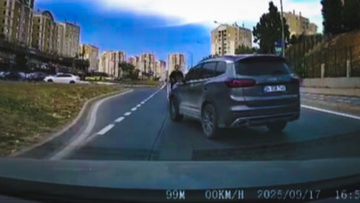 Akıl almaz anlar: Biri önüne kırıp araçtan indi, diğeri gaza basıp sürükledi