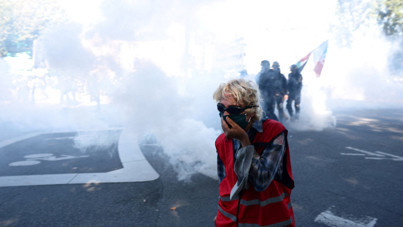 Fransa duman altı: Yüz binler sokakta