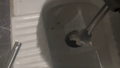 Tuvalette yakalandı