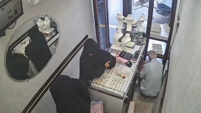 Kaşla göz arasında kuyumcudan 2.5 kilo altın çaldılar