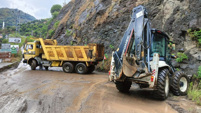 Trabzon'da sağanak: 4 ilçede toprak kayması oldu