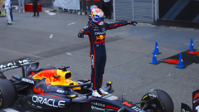 Azerbaycan'daki olaylı yarışta zafer Max Verstappen'in!