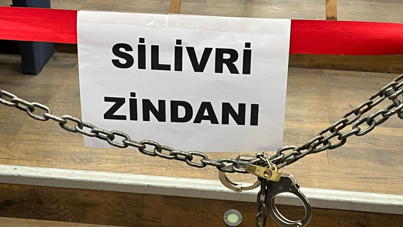 Kurultay salonundan dikkat çeken kareler