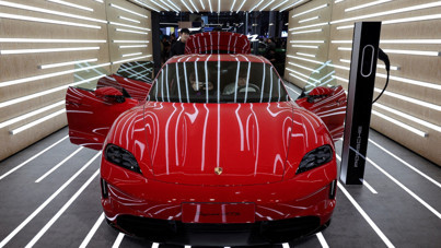 Porsche'u elektrik çarptı