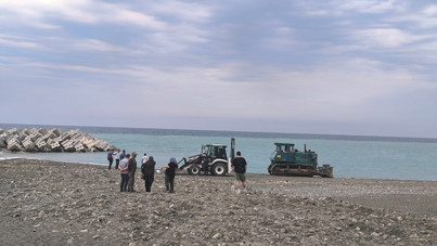 Güneşlenen kadını iş makinesiyle ezerek öldürmüştü: Tahliye edildi