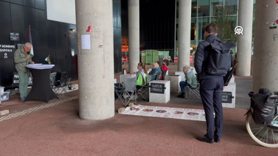 Hollanda'da Gazze eylemi: 50 gün bakanlık önünde ölenlerin isimlerini okudular