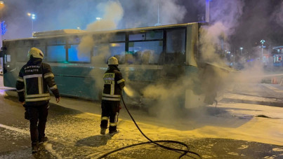 Otobüs kırmızıda beklerken alev aldı