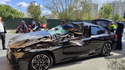 Kontrolden çıkan lüks otomobil TIR'ın altına girdi: Sürücü ağır yaralı