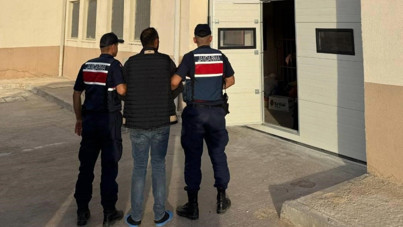 Anne ve babasını öldürdü, akrabalarını yaraladı: Tutuklandı