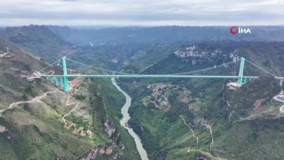 Dünyanın en yüksek köprüsü trafiğe açıldı