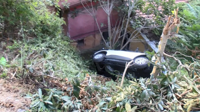 Sarıyer’de cip, evin bahçesine uçtu