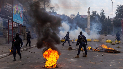 Hükümet düştü, Z kuşağı geri adım atmadı: Sokaklar savaş alanı