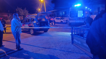 İki arkadaşını köy meydanında tüfekle öldürdü