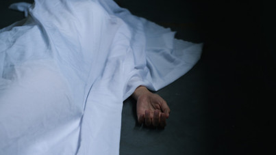 91 yaşındaki emekli savcı eşini baltayla öldürdü