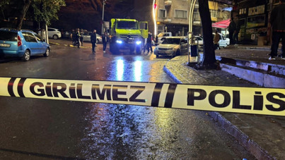 Jiletle çevredekilere saldırdı, vurularak öldürüldü