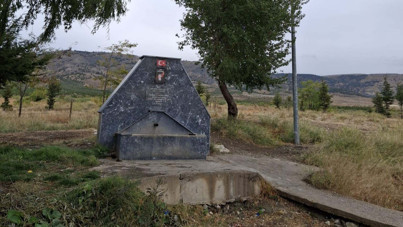 Şehit çeşmesine saldırı: Türk bayrağı ve fotoğraf tahrip edildi