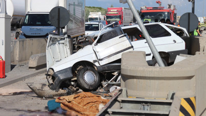 Bariyerlerde paramparça oldu: İki kişi can verdi