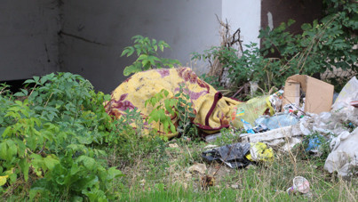 İçi dolu battaniye panik yarattı: Ceset zannettiler