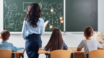 Öğretmenlerin kıyafetlerine düzenleme geliyor: Tayt, kot, mini etek yasak