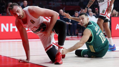 Ergin Ataman'ın Panathinaikos'u, derbide Olympiakos’a boyun eğdi