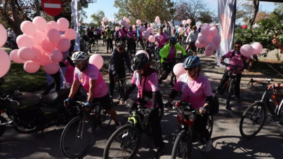Kadıköy'de meme kanserinde farkındalık için motosiklet ve bisiklet turu