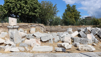 İznik Roma Tiyatrosu’nda yeni keşif: 2 bin yıllık mermer yollar ve kanalizasyon hattı gün yüzüne çıktı