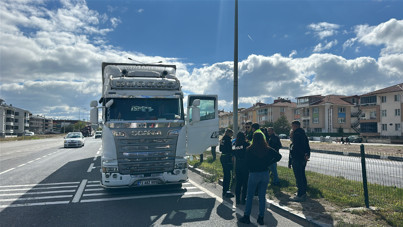 Yolun karşısına geçmek isterken TIR’ın altında kaldı