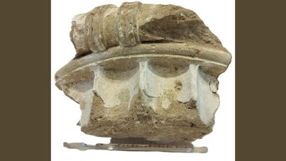 60 yıl önce çaldığı 2400 yıllık sütun başlığını iade etti