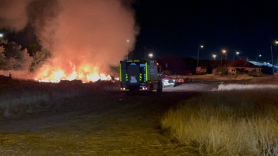 Atık yangını eve sıçramadan söndürüldü