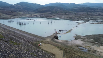 Naip Barajı ölü hacme indi, sular çekildi adacıklar oluştu