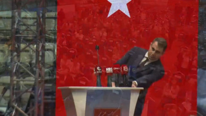 CHP İzmir kongresinde Çağatay Güç konuşmasının ardından yere yığıldı