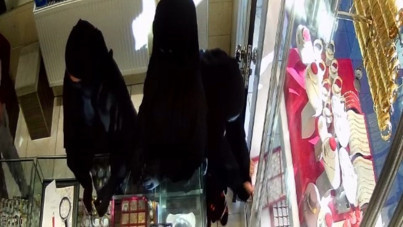 İkisi oyaladı, biri çaldı: 1,2 milyonluk kuyumcu soygunu