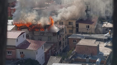 Adana’da 3 katlı evde yangın: Bina kullanılamaz hale geldi
