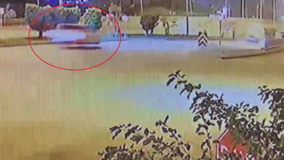 Hatay'da su tankerine çarpan kamyonetin sürücüsü öldü