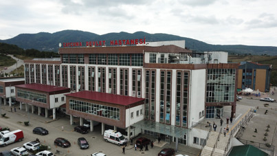 Karnı ağrıyan çocuk hastanede doğum yaptı