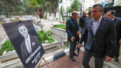 Özgür Özel'den Ferdi Zeyrek'in kabrine ziyaret