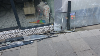 Direksiyon hakimiyetini kaybedip dükkana daldı