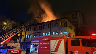 Eşi kapıyı açmayınca gözü döndü, binanın çatısını ateşe verdi