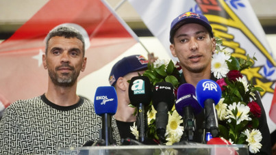 Şampiyon Toprak Razgatlıoğlu yurda döndü: '1 şampiyonluk hayali kurmuştum ama...'