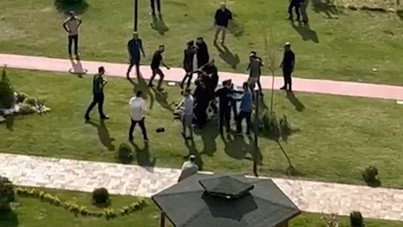 Site bahçesinde iki grup birbirine girdi: Yaralılar var