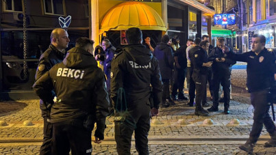 Eğlence mekanında çıkan kavga caddeye taştı: 2 yaralı