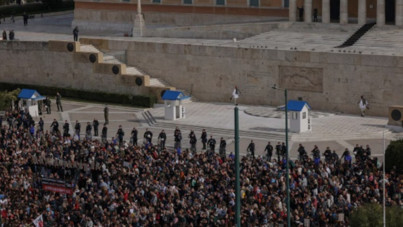 Komşuda 'gösteri yasağı' krizi