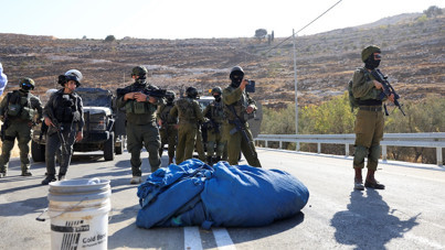 Filistinliler İsrail ordusunun gölgesinde zeytin hasadı yapmaya çalışıyor