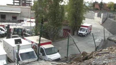 İstanbul'da dondurma fabrikasının istinat duvarı çöktü