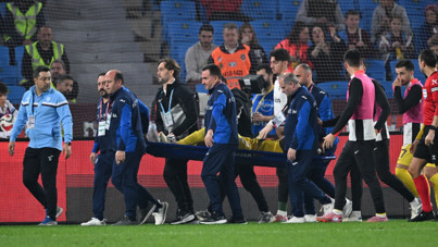 Trabzonspor-Eyüpspor maçında yürekleri ağza getiren an: Ambulansla hastaneye kaldırıldı