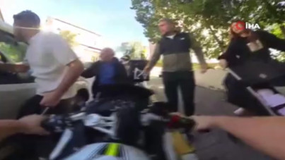 'Bebek korkacak, korna çalmayın' diyen babayı tersledi, çevredekiler sert çıktı